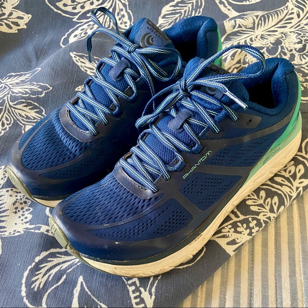 Topo phantom running shoes